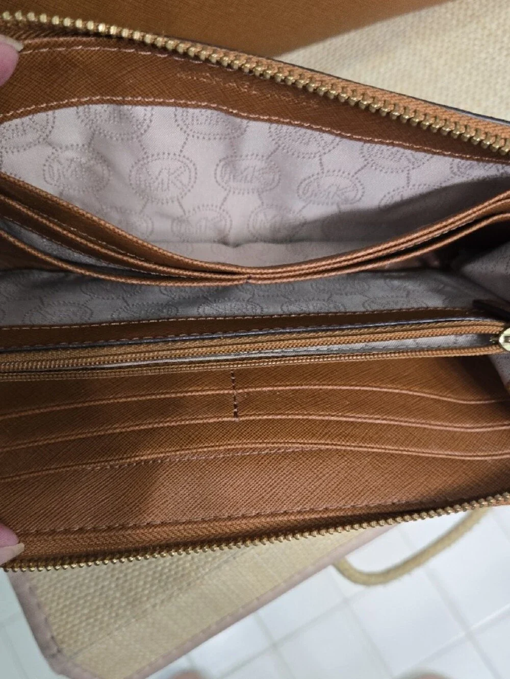 Michael Kors Set - Picture 13 of 16